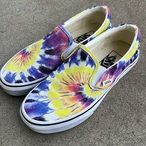 VANS Slip-on Sneakers in Tie-Dye Size 6